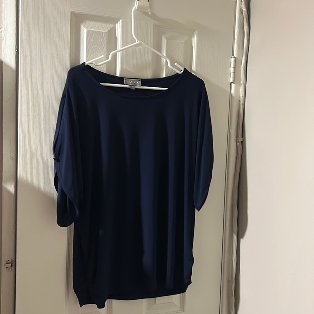 Laura women’s top size XL